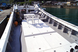 広々とした船上デッキ