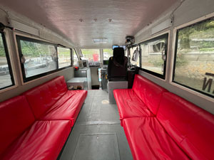 キャビンで移動中も雨風を凌げます